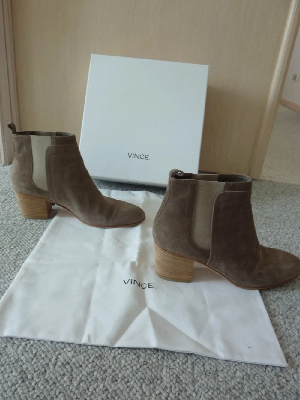 $395 Vince Hallie Round Toe Suede Grey Limestone Boots SZ 11 41 Low heel Booties